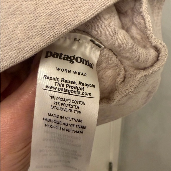 Patagonia Organic Cotton Cream and Navy Quilted Pullover - Picture 6 of 7